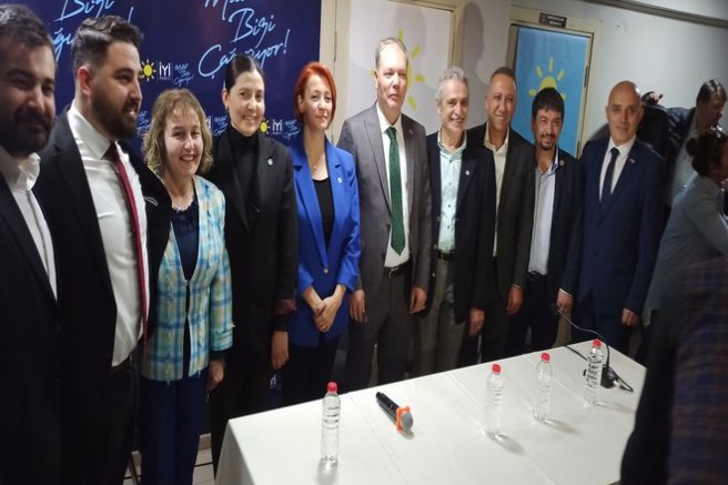 Emel Taşkın Uşak İYİParti'den Aday Adayı Oldu.