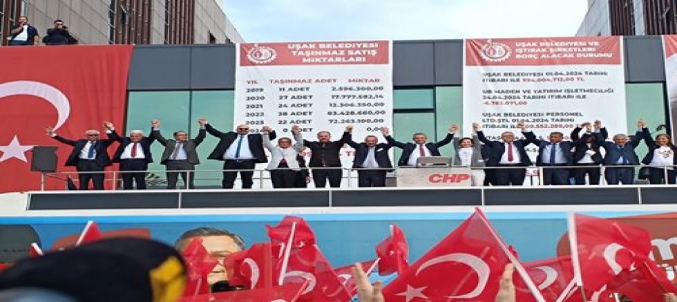 -CHP Genel Başkanı Uşak’a gelerek Özkan Yalım’ın Başkanlık Zaferini Tebrik Etti