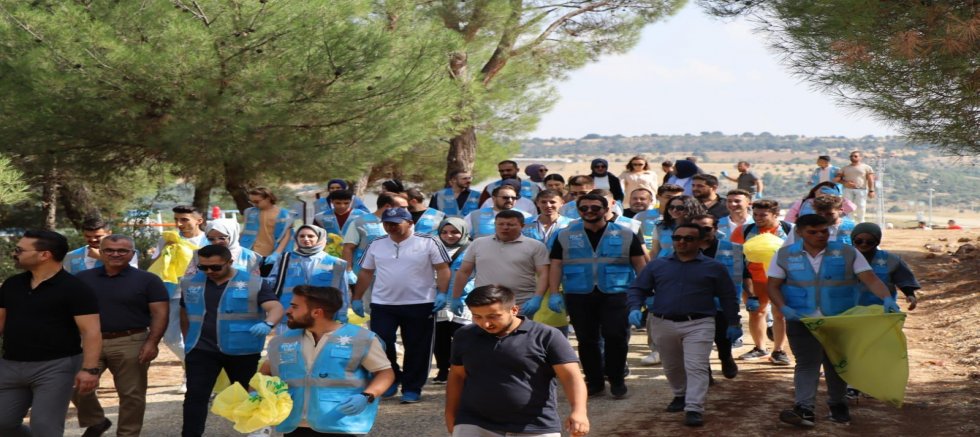 Uşak Ak Gençlik'ten Çevre Temizliği Harekatı.