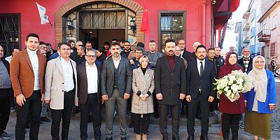 Bakan Özhaseki Uşak'ta teşkilat ziyareti yaptı.