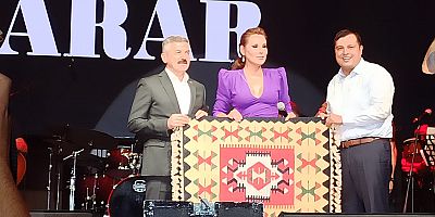 UŞAK'A YAKIŞIR KURTULUŞ GECESİ.