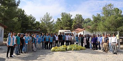Uşak Ak Gençlik'ten Çevre Temizliği Harekatı.