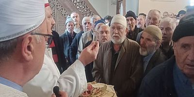 Uşak Ulu Camide Kadir Gecesi Münasebeti ile Sakalı şerif ziyareti gerçekleştirİLdi