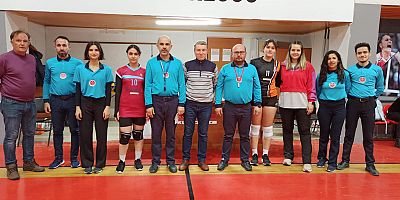 YILDIZ KIZLAR VOLEYBOL MÜSABAKALARI BAŞLADI AL KA SPOR UŞAK BELEDİYESİ SPOR KULÜBÜNÜ 3/1 YENDİ