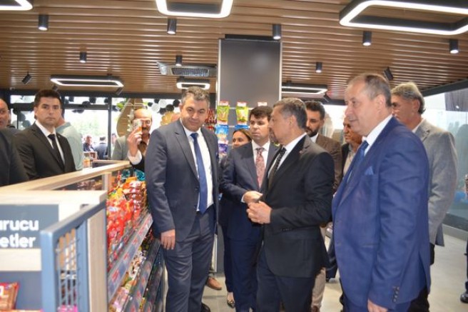 GEDİZ BELEDİYESİ’NE AİT AKARYAKIT İSTASYONU YAPILAN TÖRENLE HİZMETE GİRDİ