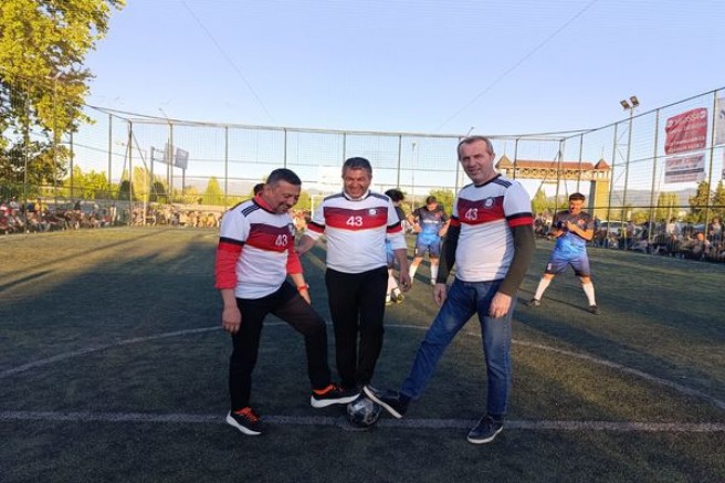 GEDİZ’DE SAFFET SANCAKLI ‘NIN DA KATILDIĞI HALI SAHA FUTBOL TURNUVASI YAPILDI