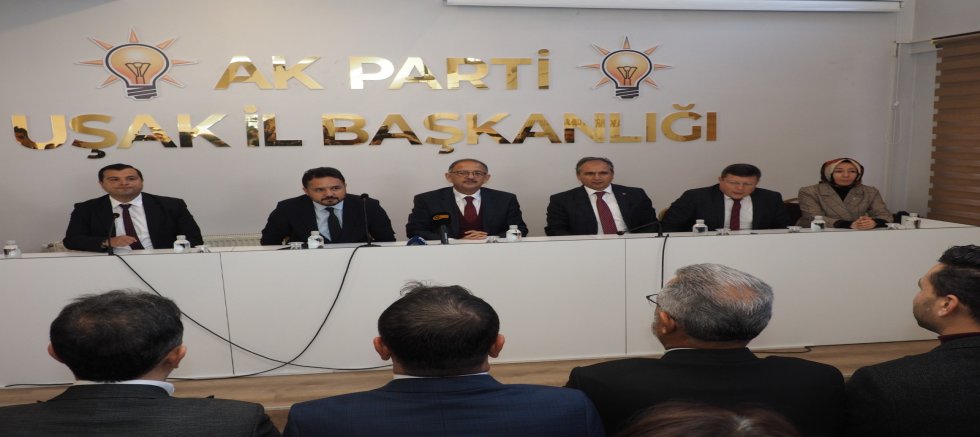 Bakan Özhaseki Uşak'ta teşkilat ziyareti yaptı.