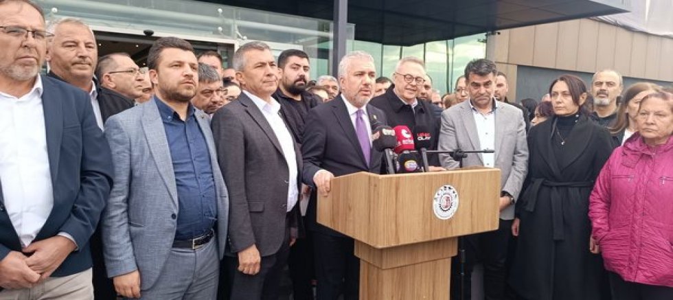 CHP Uşak il Örgütü Yek Vücut Özkan Yalım'ın Arkasında