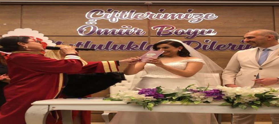 - Efeler’de Görkemli Nikâh: Bahçıvanlar Çifti Mutluluğa İmza Attı