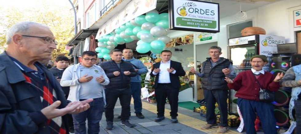 GÖRDES DOĞAL TARIM MAHSÜLLERİNİN AÇILIŞINI BAŞKAN BÜKE YAPTI