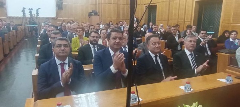 Mahmut Arıkan’dan Grup Toplantısında Sert Mesajlar: “İktidarın Ajandasında Baskın Seçim Var”