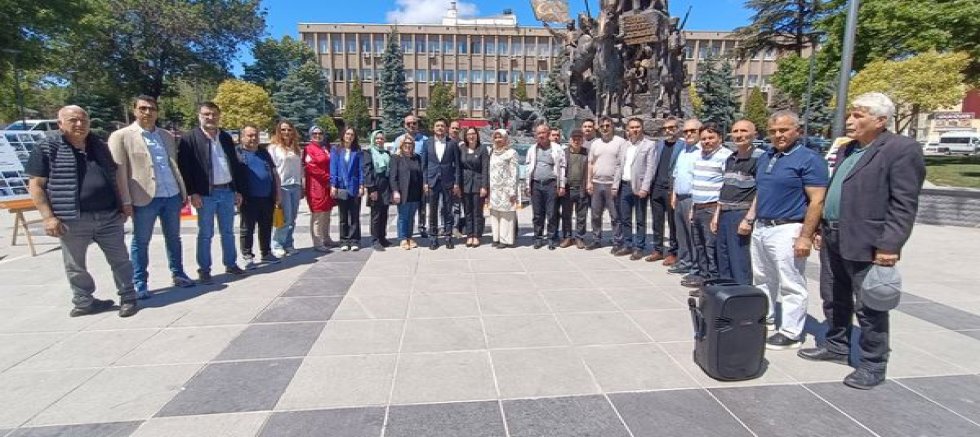 Uşak Ak Parti Milletin İradesi Yerine Vesayet Zihniyeti Geçirilemez...