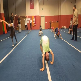 Uşak Gençlik Spor’un Ücretsiz Cimnastik Kurslarına Yoğun İlgi .