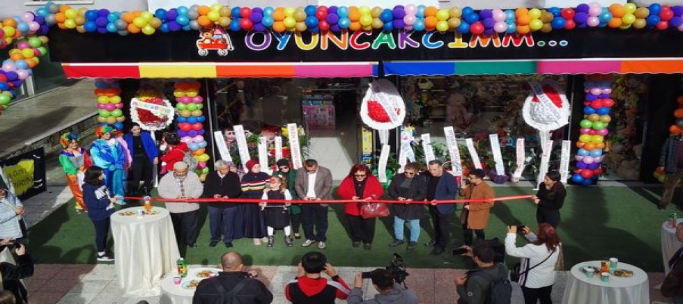 UŞAK’IN EN BÜYÜK VE ÇEŞİDİ OLAN OYUNCAKCIMM2. ŞUBESİNİ AÇTI