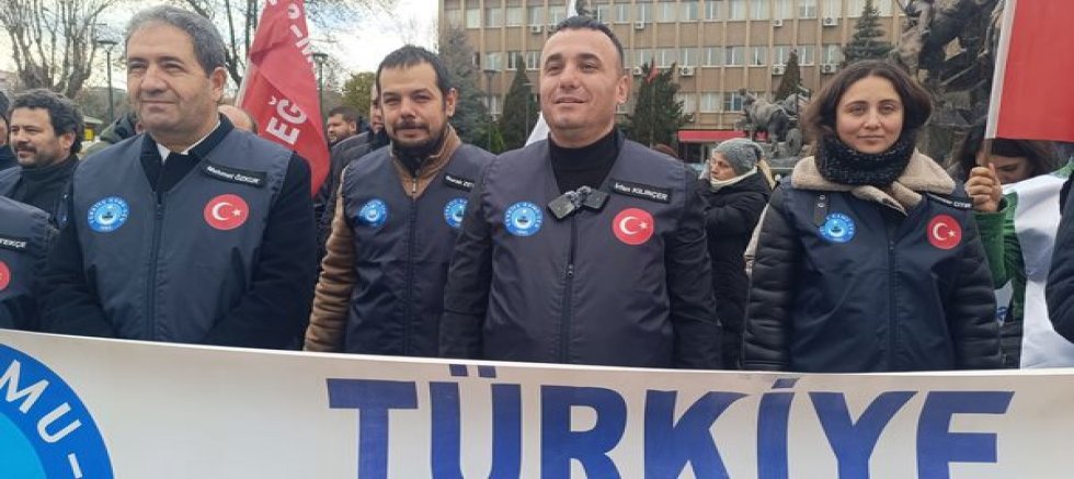 Uşak Kamu Sen Ücrette Hakkaniyet Vergide Adalet İstiyoruz!