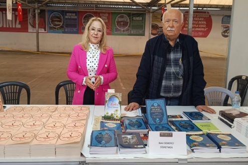 Uşak Kitap Fuarı Yerel Yazarları Okurlarla  Buluşturuyor...