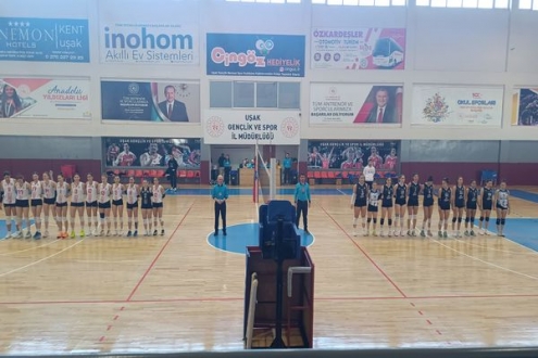 Uşak Şehrin Sultanları  Es Voleybol  Akademiyi 3/0   Geçti ve Destek Bekliyor.