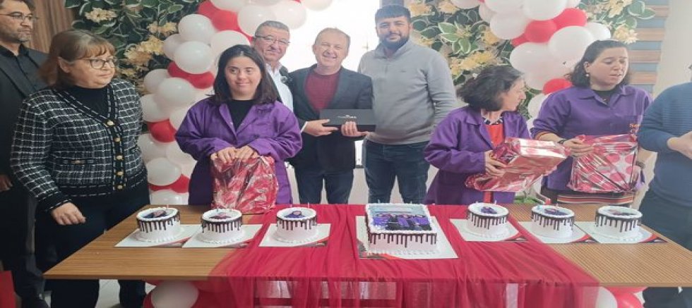 Uşak Sevgi Kafe’de Özel Çocuklara Anlamlı Doğum Günü Kutlaması
