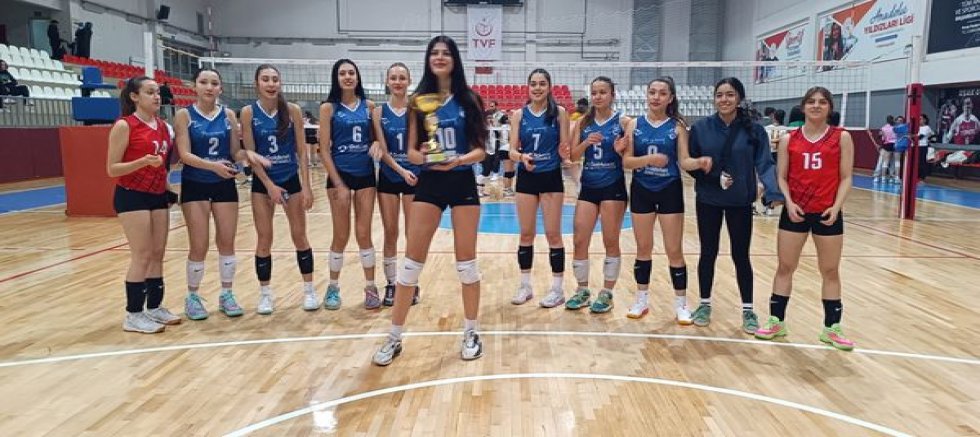 Uşak Voleybol Gen Kızlar Şampiyonu Altın Kanatlar Oldu.