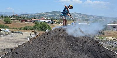 BUNALTICI SICAĞA RAĞMEN MANGAL KÖMÜRÜ ÜRETİYORLAR