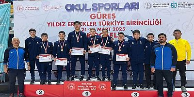 DENİZLİLİ GÜREŞÇİLER TÜRKİYE ŞAMPİYONU