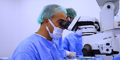 DR. SERHAN GAZYAĞCI ÜÇ MESLEKTAŞINI GÖZLÜKTEN KURTARDI