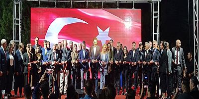 Ferdi Zeyrek Amfi Tiyatro Salonu Uşak’ta Açıldı.