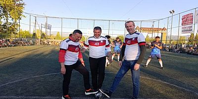 GEDİZ’DE SAFFET SANCAKLI ‘NIN DA KATILDIĞI HALI SAHA FUTBOL TURNUVASI YAPILDI