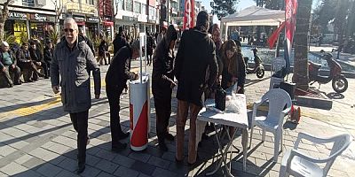 Saadet Partisi'nin Emekli Maaşı  İmza Kampanyasına Yoğun İlgi.