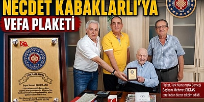 Türk Nümismatik Derneği'nden Necdet Kabaklarlı'ya Anlamlı Plaket