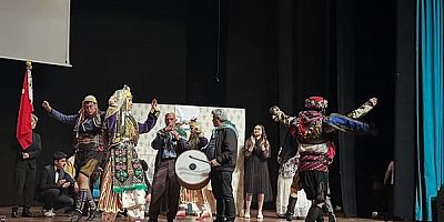 Uşak Fen Lisesi'nden Sanat Şöleni: “Beynelmilel Sadıcım” Ayakta Alkışlandı