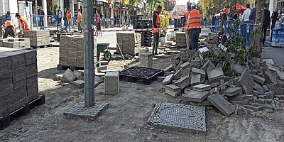 UŞAK HALKI İSMETPAŞA CADDESİ YENİLEME ÇALIŞMALARINA NE DEDİ...