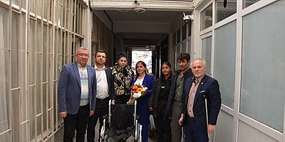 Uşak Kahveciler Odası’ndan Engelliler Derneği’ne Tekerlekli Sandalye Desteği