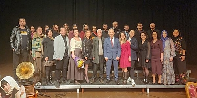 Uşak Mehmet Sesli Ortaokulu’nda Nostalji Gecesi