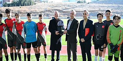 Uşak Üniversitesi Uşak A.S.K.F'ye ''Gençlere'' Stadyum'u Açtı