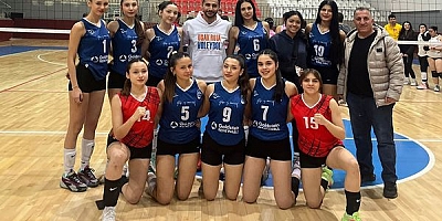 Uşak Voleybol Gen Kızlar Şampiyonu Altın Kanatlar Oldu.