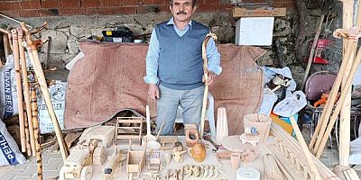 USTA ELLERİYLE AĞACA ŞEKİL VERİYOR