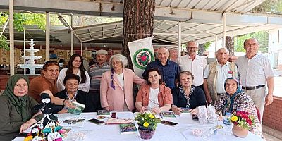 YAZAR EMİNE ATAMAN KOÇ’UN İMZA TÖRENİNDE OKURLARI YALNIZ BIRAKMADI