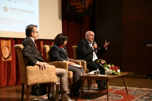 Uşaak Üniversitesi'nden Tarihte Türkler ve Türkiye Cumhuriyeti Paneli