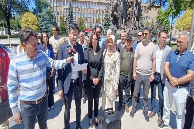 Uşak Ak Parti Milletin İradesi Yerine Vesayet Zihniyeti Geçirilemez...