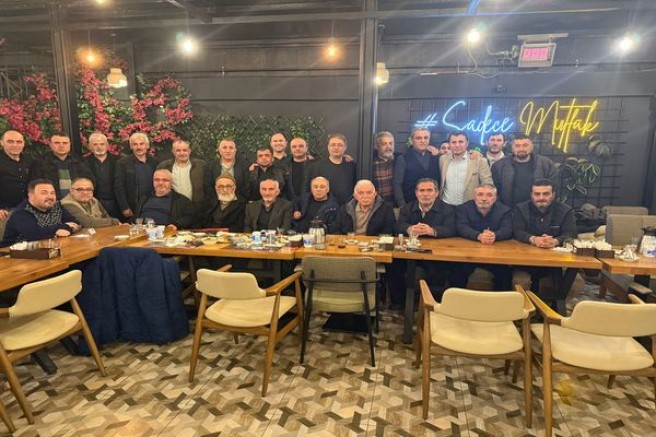 Uşak İmam Hatip Lisesi 1994 Mezunları Geleneksel İftarda Buluştu