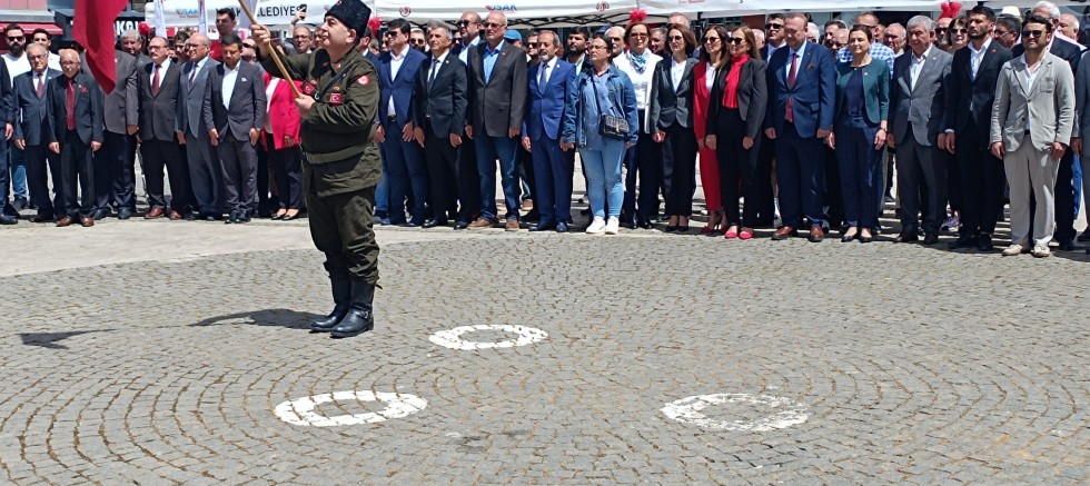 Uşak'ta Altarnatif 23 Nisan Kutlaması