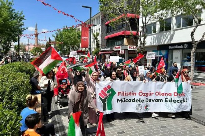 Uşak'ta Filistinli Anne ve Çocukları İçin Yürüdüler.