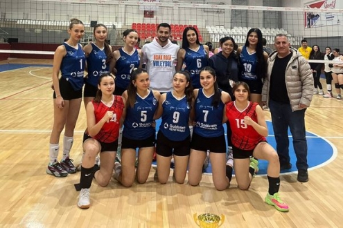 Uşak Voleybol Gen Kızlar Şampiyonu Altın Kanatlar Oldu.