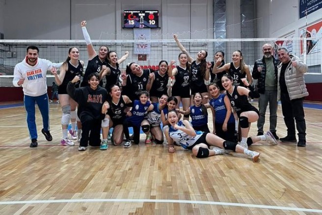Voleybol Kadınlar  2  Ligi  Uşak Temsilcisi Alka  Altınkanatlar Peyman’ı 3/2   Geçti